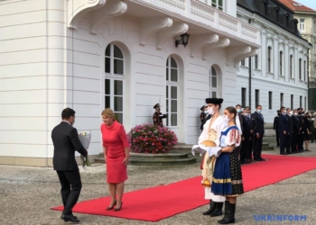 Зеленский встретился в Братиславе с президентом Словакии (ФОТО, ВИДЕО)