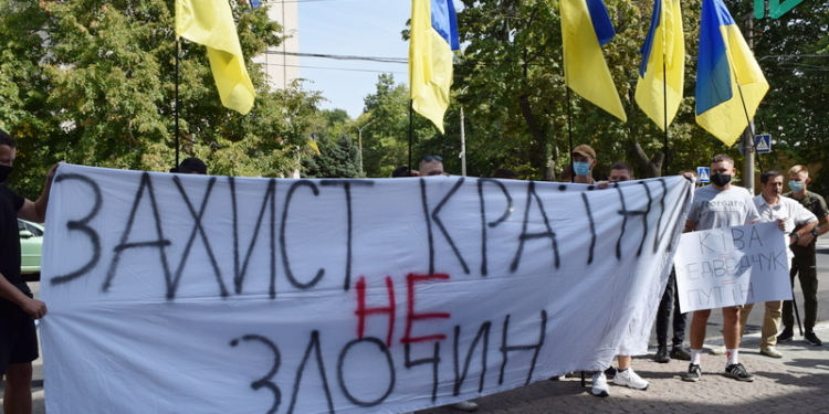 В Николаеве требовали прекратить преследование патриотов, борющихся с бандами Медведчука (ФОТО, ВИДЕО)