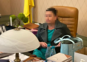 Глава Харьковского окружного админсуда попалась на передаче взятки в $3000 (ФОТО)