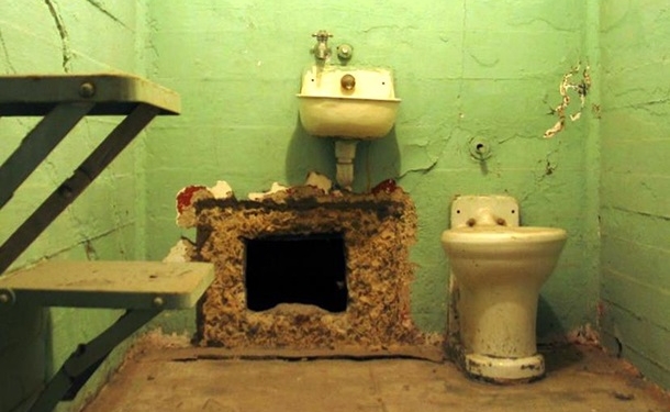 Приговоренный к смертной казни наркоторговец вырыл тоннель и сбежал