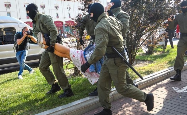 В Минске на женском марше десятки задержанных