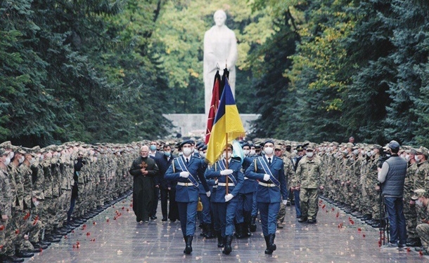 В Харькове прощаются с погибшим в авиакатастрофе Ан-26 курсантом (ФОТО)