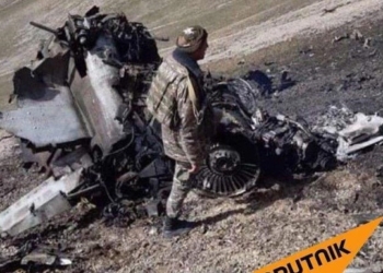 Армянские военные показали свой сбитый самолет