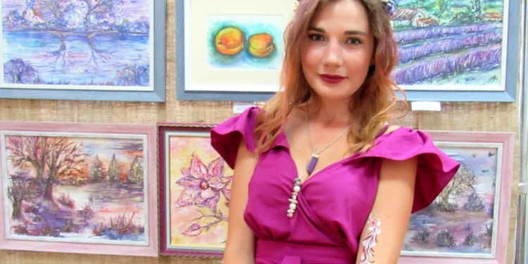 В Николаеве открылась выставка «Цветная мелодия души» Стефании Чаплыгиной (ФОТО)