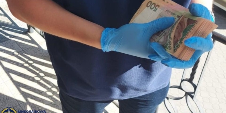 На Николаевщине задержали банду вымогателей – они требовали и получили от жителя Вознесенска 55 тыс.грн. (ФОТО)