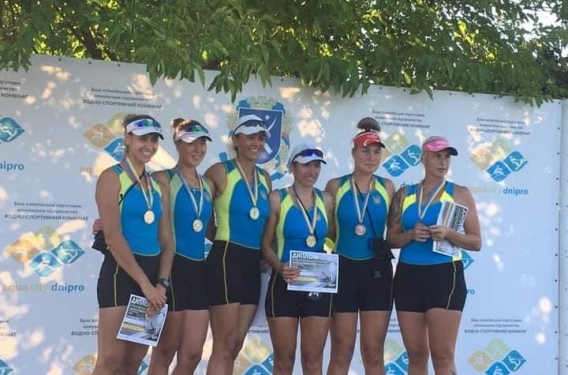 Николаевские гребчихи взяли по две золотые медали на чемпионате Украины
