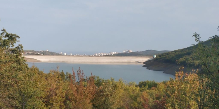 В Изобильненском водохранилище Крыма снизился уровень воды