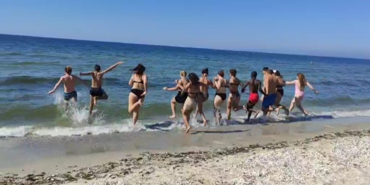 Студенты николаевского вуза получили премиальную неделю отдыха на Кинбурнской косе (ФОТО)