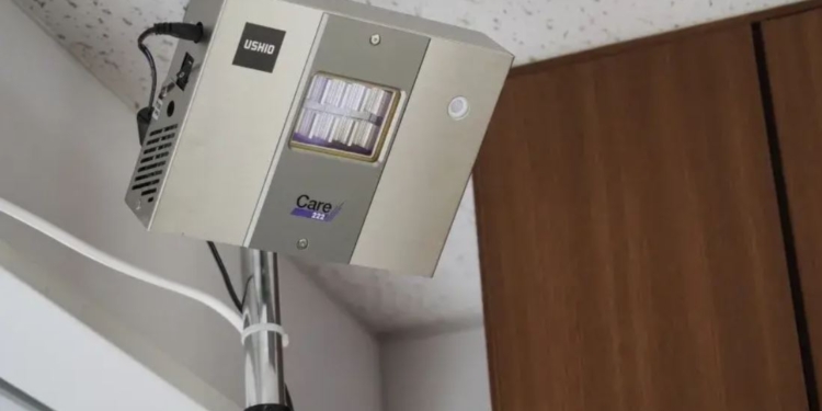 В Японии выпустили УФ-лампу, уничтожающую коронавирус (ФОТО)