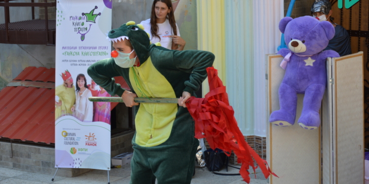 Утренняя книготерапия: в Николаеве устроили представление для онкобольных детей (ФОТО), (ВИДЕО)