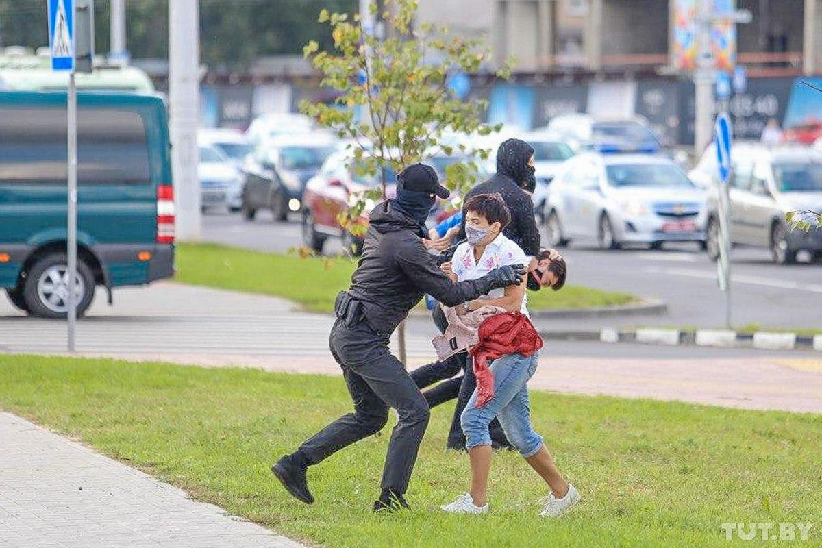 “Марш героев”, военная техника и задержания: 36-й день протестов в Беларуси