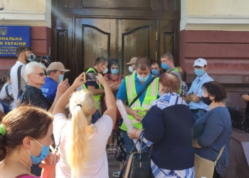 В Николаеве работники ГП “Степовое” пикетировали главк полиции против рейдерства (ФОТО и ВИДЕО)