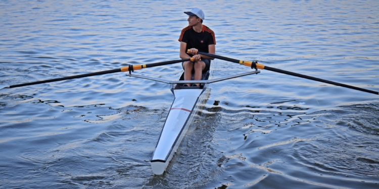 Николаевским гребцам приобрели новые лодки и автомобиль Renault с прицепом (ФОТО)