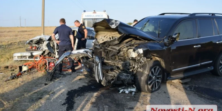 В Николаеве Toyota выехала на встречную полосу и таранила Daewoo (ФОТО)