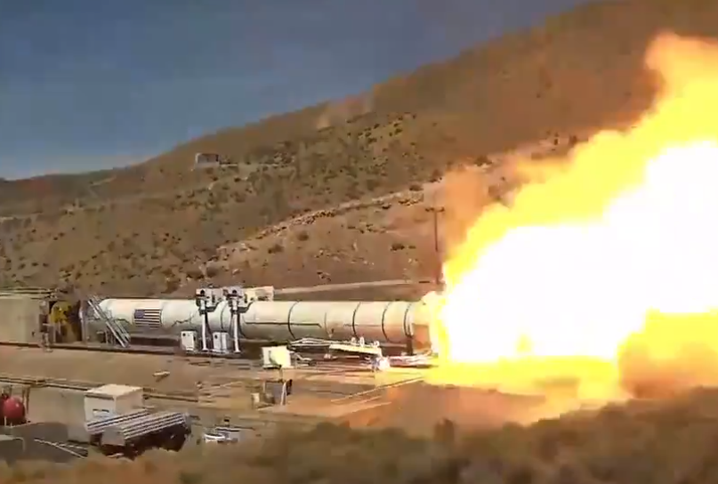В США испытали ускоритель сверхтяжелой лунной ракеты SLS. Он сжег 480 тонн топлива за 80 секунд 1