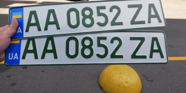 В Украине появились зеленые номерные знаки: для кого?