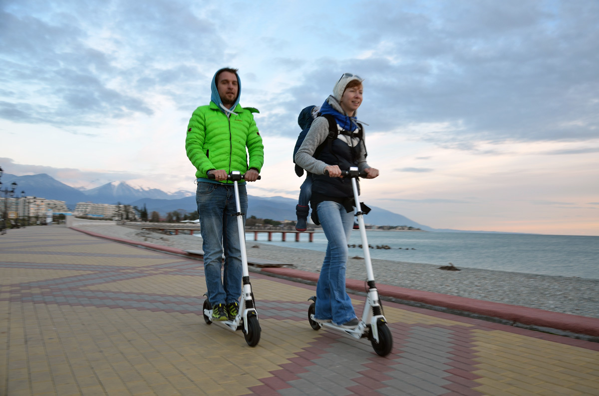 Электросамокаты и электроскутеры признают участниками дорожного движения