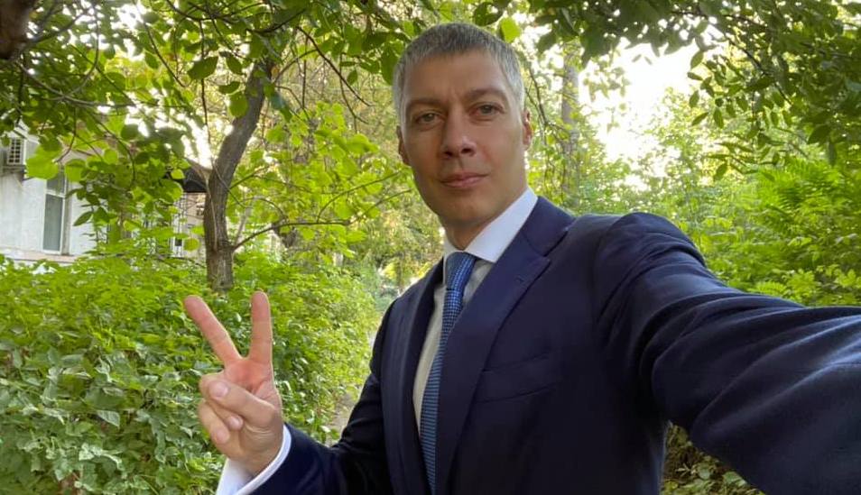 О пользе грамотного канцеляриста, или как Артем Ильюк пытается баллотироваться в мэры Николаева от несуществующей партии 11