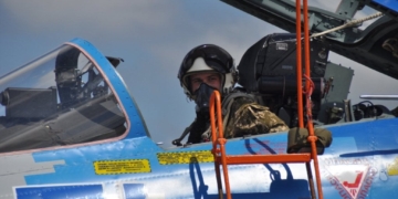 Военных летчиков, прослуживших  по контракту менее 10 лет, заставят возвращать деньги за обучение