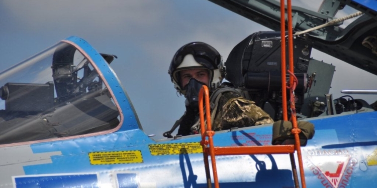 Военных летчиков, прослуживших  по контракту менее 10 лет, заставят возвращать деньги за обучение