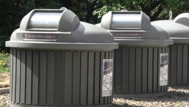 Первые девять подземных контейнеров для мусора в Николаеве ждут прибытия спецмашины