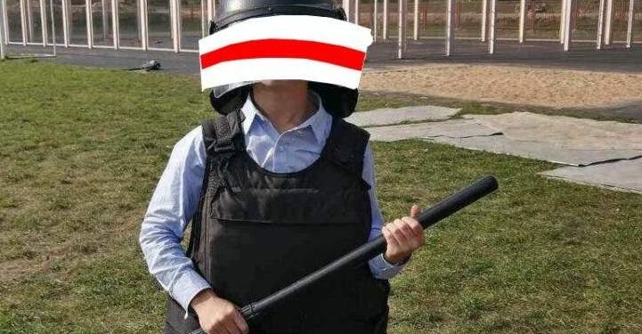 Белорусских школьников учили разгонять протесты (ФОТО)