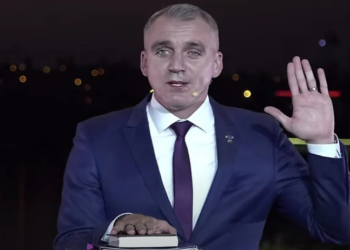 Мэр Николаева поклялся на Библии, что никогда не использовал служебное положение для получения бюджетных денег на свои фирмы