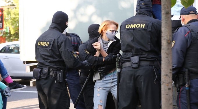 Протесты в Беларуси. ОМОН разогнал женский марш, сотни задержанных