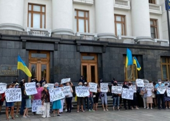 «Послушай ты уже те пленки»: под ОП требовали у Зеленского отреагировать на пленки ОАСК (ФОТО)