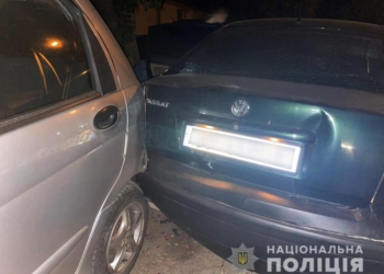 В Николаеве воры, пытаясь сбежать от полиции, повредили четыре припаркованных авто (ФОТО)