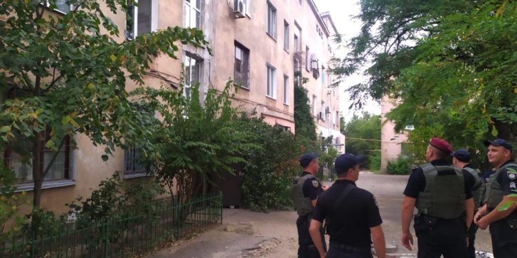 В Николаеве неадекват грозил взорвать многоквартирный дом вместе со своей матерью (ФОТО)