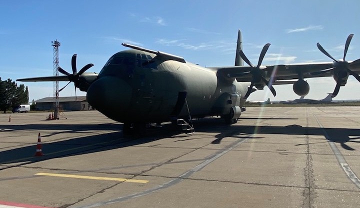 Николаевский аэропорт принял британский военно-транспортный самолет C-130 Hercules (ФОТО, ВИДЕО) 5