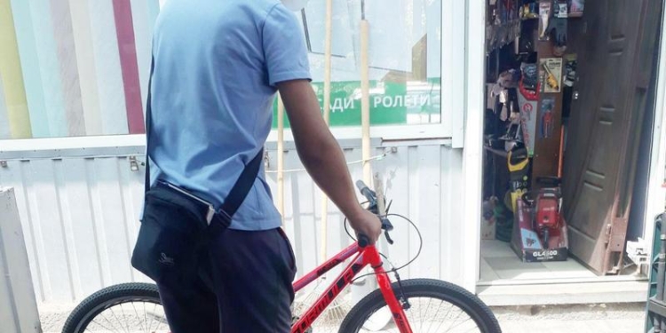 В Николаеве оперативники разыскали серийного велосипедного вора, который попал на камеры видеонаблюдения во время преступления (ФОТО, ВИДЕО)