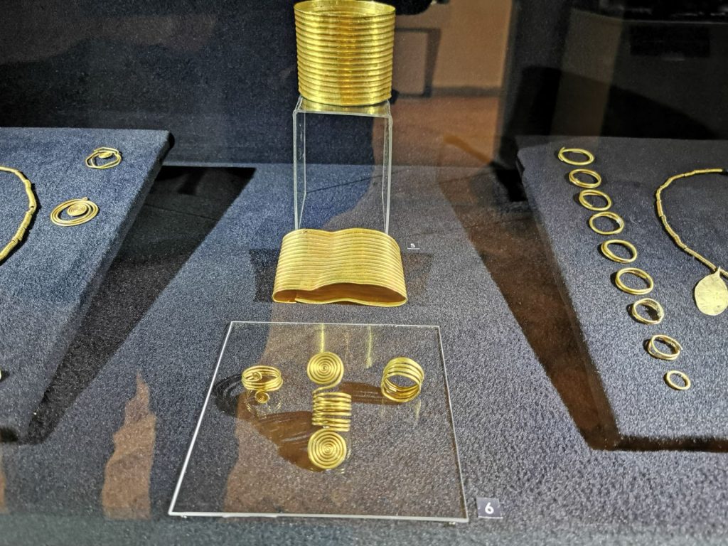Сокровища правителя Ольвии царя Инисмея представили на выставке старинного золота в Киеве (ФОТО) 9