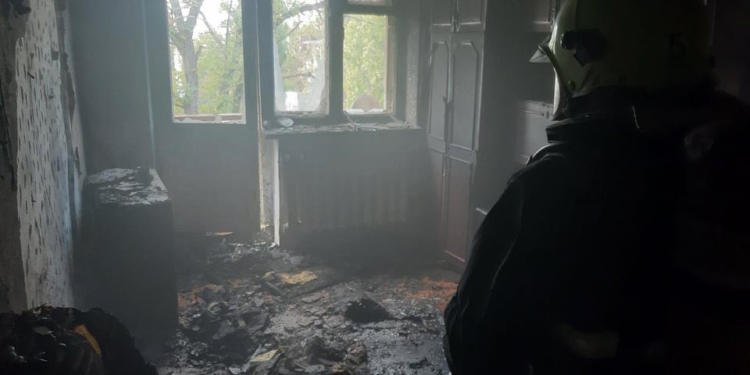 Из-за непотушенной сигареты горела квартира в Николаеве (ФОТО)