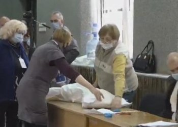 Центральная районная в городе Николаеве ТИК приступила к пересчету бюллетеней участковых избирательных комиссий