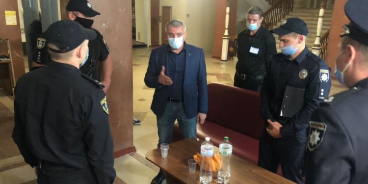 «Пропавшая грамота»: кандидат в мэры Николаева обратился в полицию по поводу пропавших в горизбиркоме документов, а чуть позже они нашлись