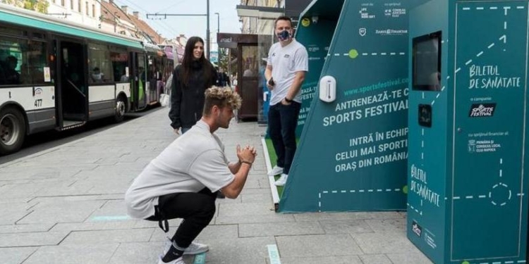 Как вам цена? В румынском городе поездку на автобусе предложили «оплачивать» 20 приседаниями