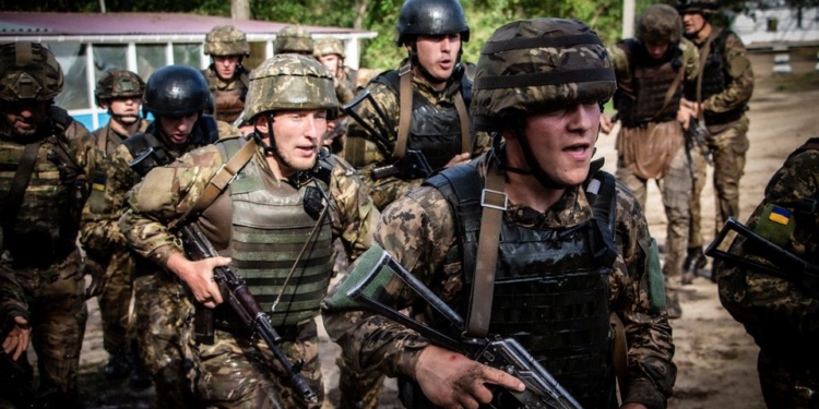 Николаевские морпехи прошли полосу препятствий перед Клятвой морского пехотинца (ФОТО)