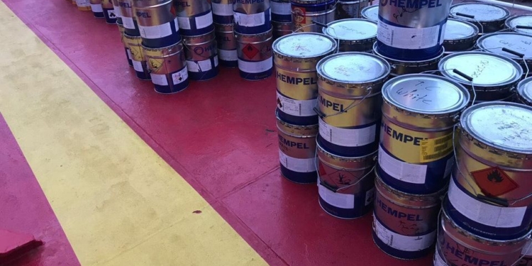 На судне, уходившем из порта Николаева, таможенники нашли незадекларированную краску на 900 тыс.грн. (ФОТО)