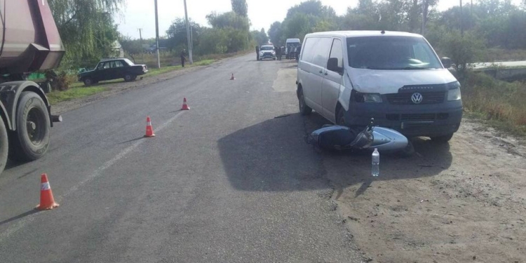 В ДТП в пгт Кривое Озеро пострадали подростки, ехавшие на мопеде (ФОТО)