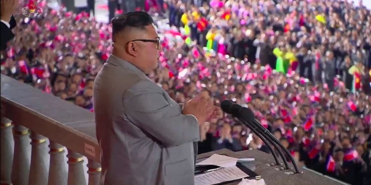 КНДР показала на параде новую баллистическую ракету