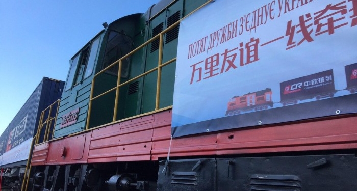 Из Китая ширпортреб, в Китай – лес и сельхозпродукцию. В Украину идет контейнерный поезд