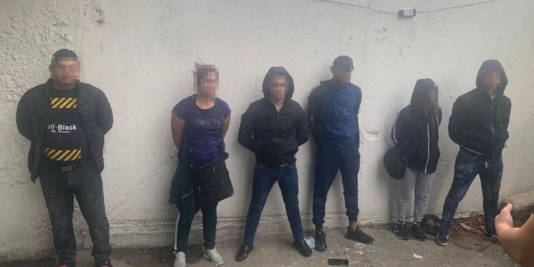 Карманники пытались купить протекцию начальника полиции вокзала Киева (ФОТО, ВИДЕО)