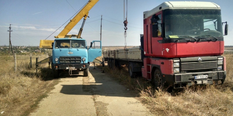 Водовод “Днепр-Николаев” снова пытались разграбить с помощью той же автотехники, что и неделю назад, –  водоканал говорит о  преступной  халатности херсонской полиции