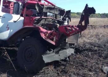 В Луганской области пожарный автомобиль подорвался на взрывчатке: трое пострадавших