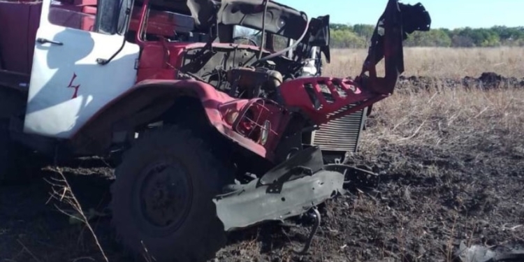 В Луганской области пожарный автомобиль подорвался на взрывчатке: трое пострадавших