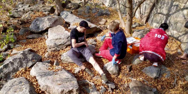 На Николаевщине спасатели помогли мужчине, упавшему с обрыва