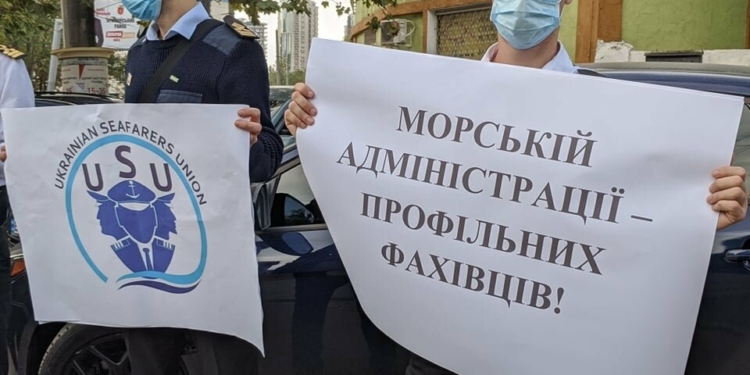 “Моряки в плену коррупции”. В Одессе Зеленского встретили пикетом (ФОТО)