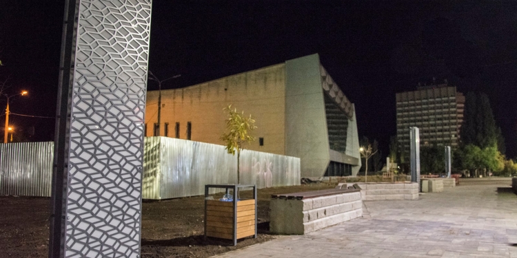 Еще одно место для селфи. В Николаеве возле «Надежды» установили двухметровые световые панели (ФОТО)